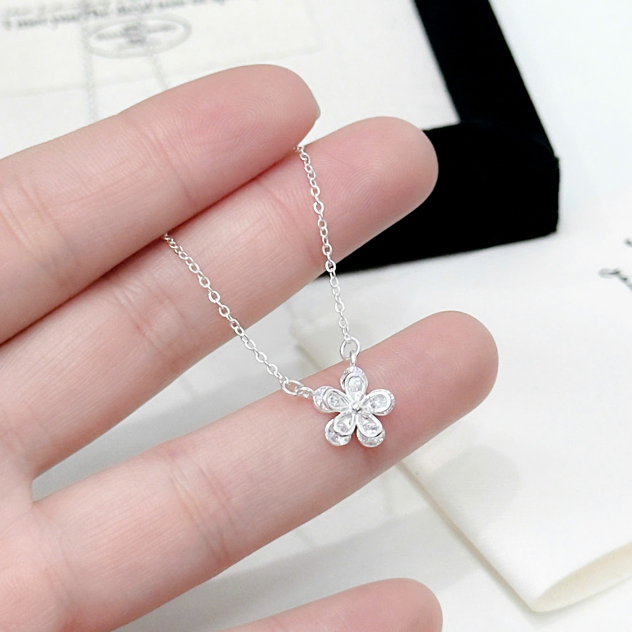 những mẫu dây chuyền đẹp cho nữ